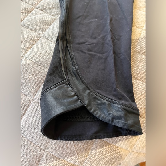 Lululemon crop leggings leather details - Picture 2 of 5